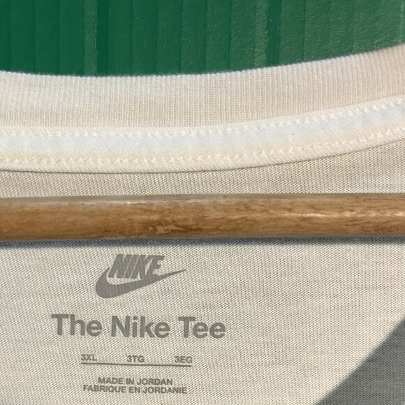 Nike White T-Shirt Men’s 3XL – The Nike Tee Embroidered Swoosh Logo Made in Jord - Picture 5 of 5